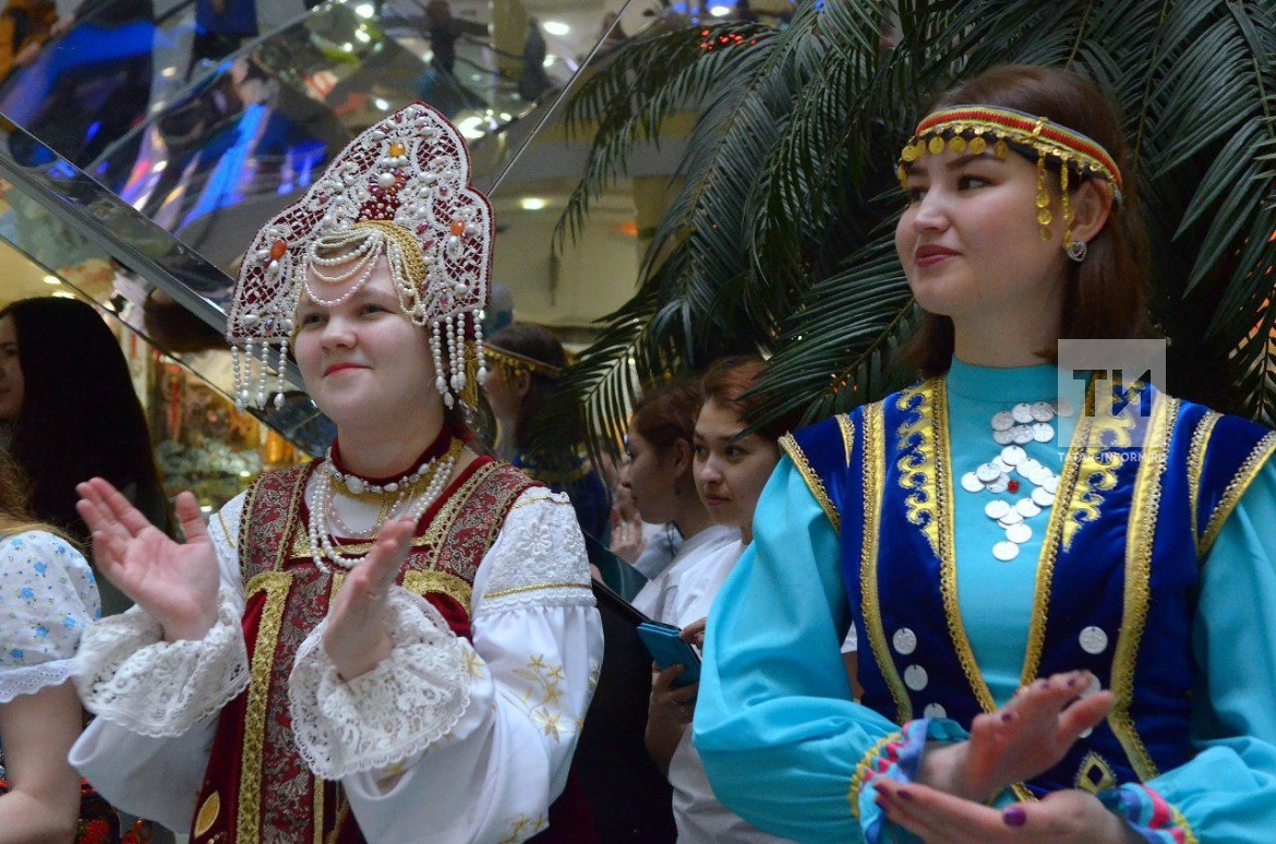 Жители татарстана. Народ Татарстана татары. Многонациональный народ Татарстана. Дружба народов Татарстана. Народы живущие в Татарстане.