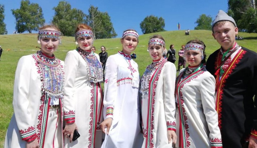 Марийцы коренные народы. Марийцы в национальной одежде Башкортостан. Марийцы Кукморского района. Фестиваль народов России марийцы. Марийцы Татарстана.