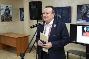 Крымско татарский переводчик. Переводчик крымско татарского языка. Русско-крымскотатарский разговорник. Крымскотатарский переводчик. Переводчик крымско татарского языка.